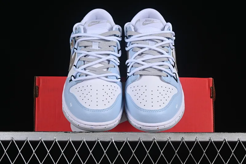 All categories Nk SB Dunk series Nk SB Dunk Low low-top sneakers Nk Dunk Pure "Platinum" Little Bear Story White Blue Brown Simple and versatile SB strap low-top casual sneakers DV0831-101